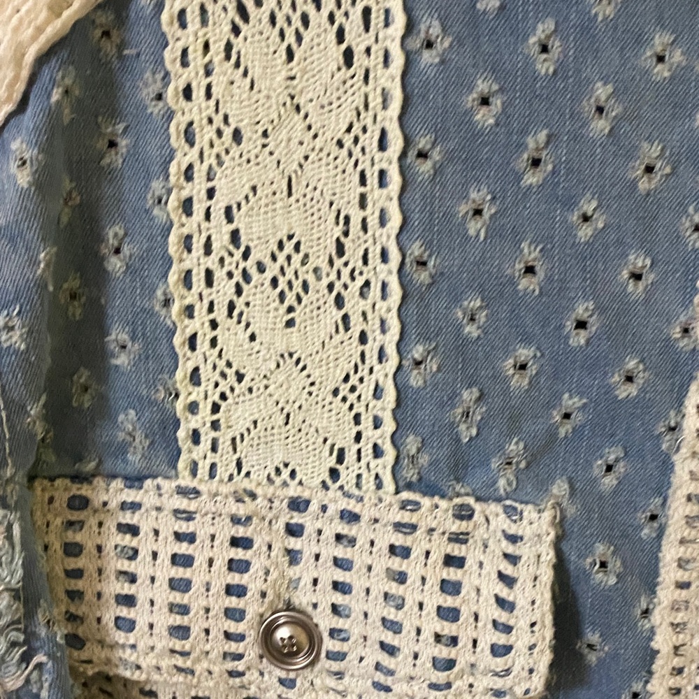 POL Clothing Mixed Media Denim Lace Shacket Blue Cream Distressed 100% Cotton - Picture 9 of 13